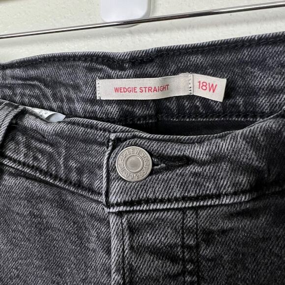 Levi's Women's Wedgie Straight Distressed Black Button Fly Ankle Jeans Size 18W - Picture 2 of 11